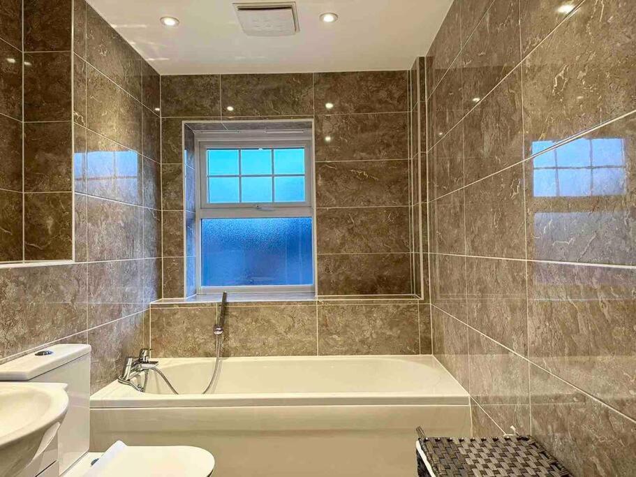 Serene Home Ideally Connected To Central London Bromley Esterno foto