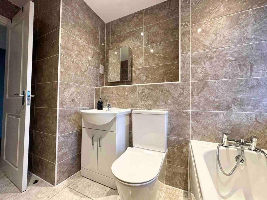Serene Home Ideally Connected To Central London Bromley Esterno foto
